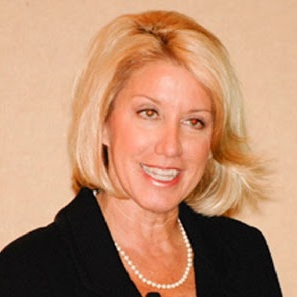 Meet your Posher, Stephanie - Picture 1 of 1